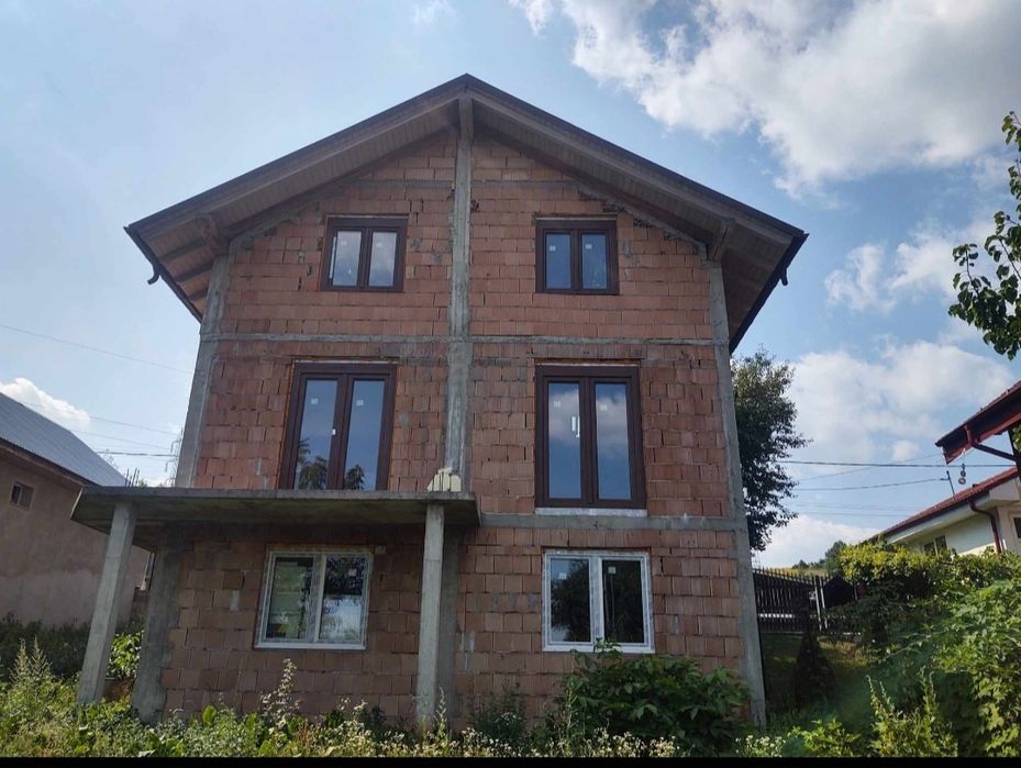 Casa la 2 minute de oras, în Barati, Margineni.