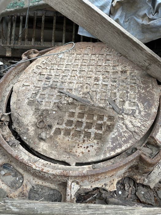 Канализационный люк