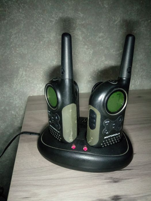 Продам рации Моторола Т-6 в отличном состоянии