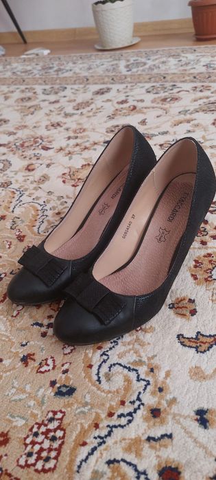 Женские модные туфли