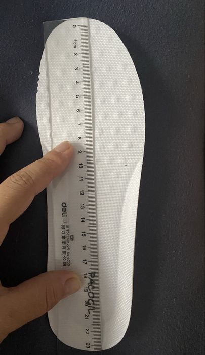 Продам новые кроссовки