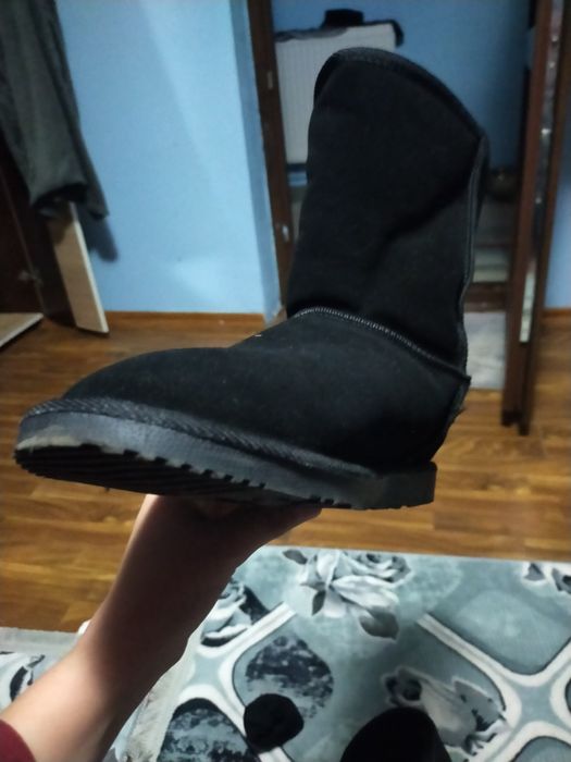 Vând UGG, ghete,sandale noi!! Mărimea 44