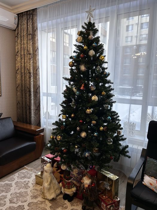 Продам елку 240 см