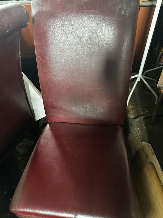 Мягкие стулья под кожу