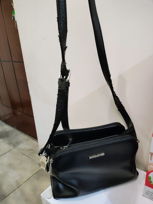 Малка черна чанта