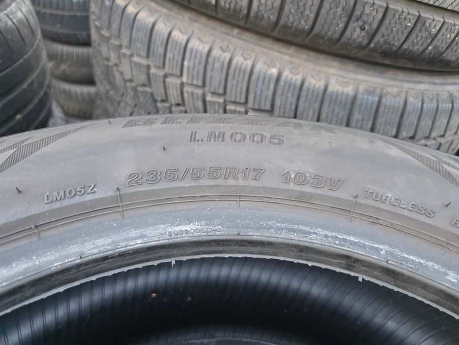 2бр Зимни гуми 235 55 17 - Bridgestone - DOT 2022
