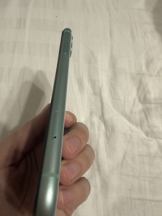 iPhone 11 — 128 GB