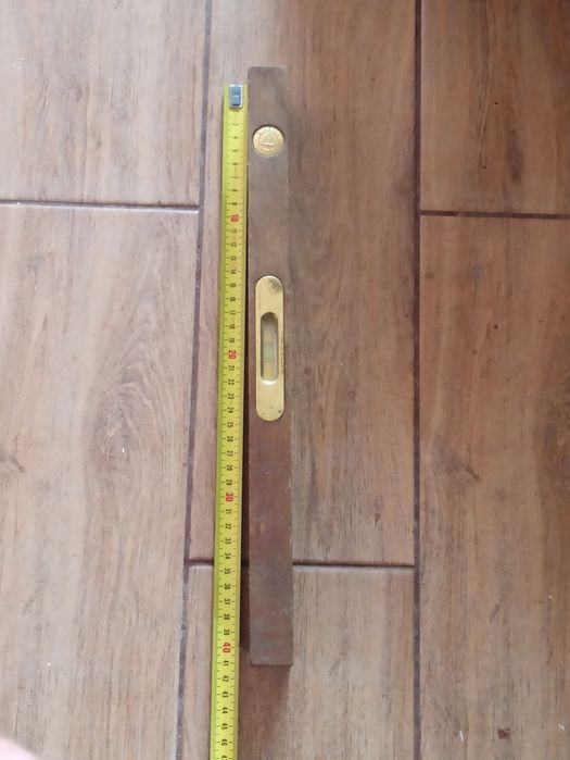 Нивелири дървени