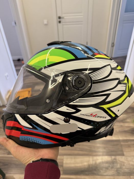 Продам мотошлем новый