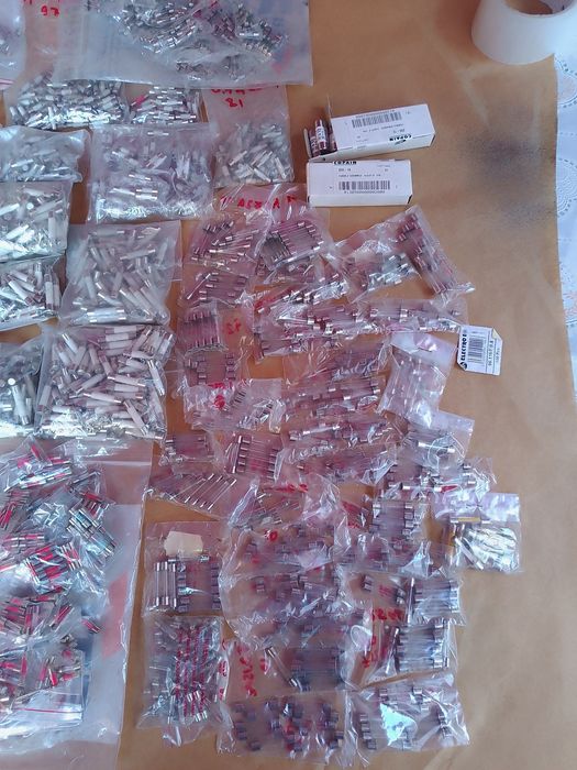 Lot sigurante ceramice/sticla diferite valori, noi , calitative Spania