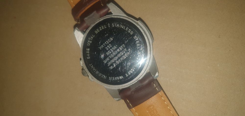 Lot ceasuri de mana parfois, tommy