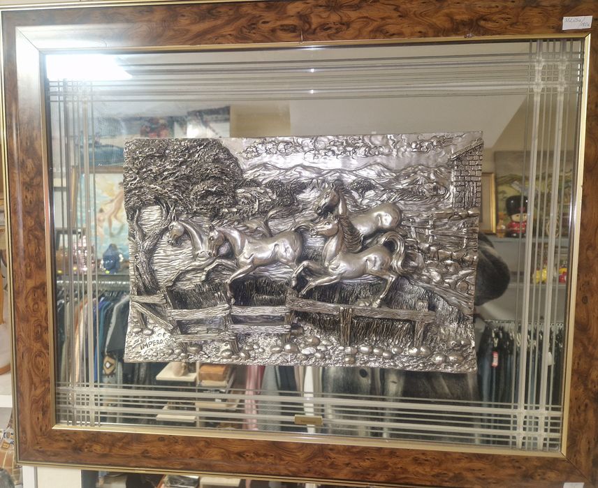 Релефни картини и с образ на жени