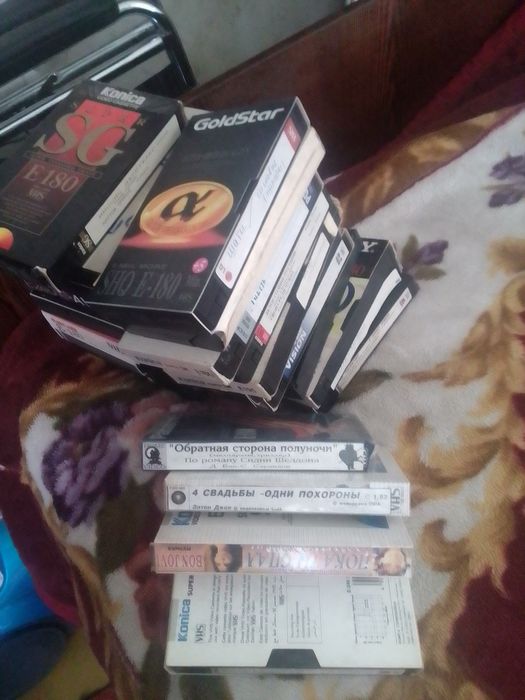 Видео и аудио .диски кассеты .пластинки