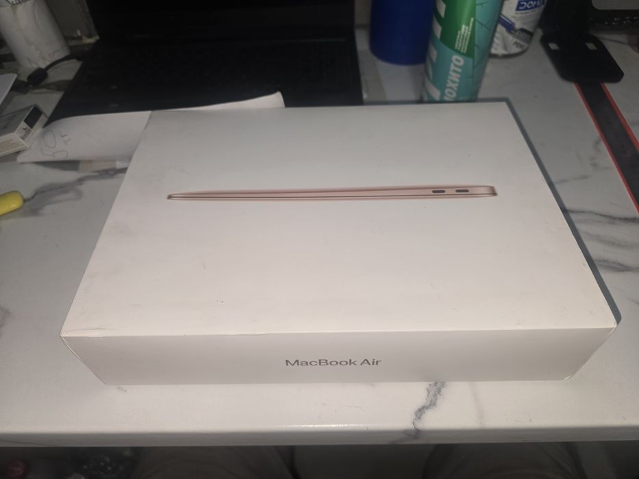 Продам MacBook Air 13-inch M1 chip