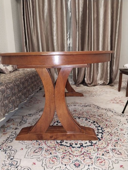 Стол для гостиной