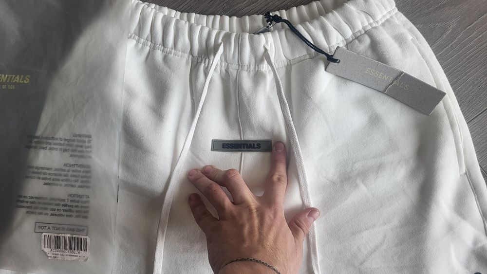 Pantaloni scurti Essentials