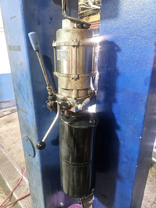 Vand  elevator  hidraulic  de  3.5 tone