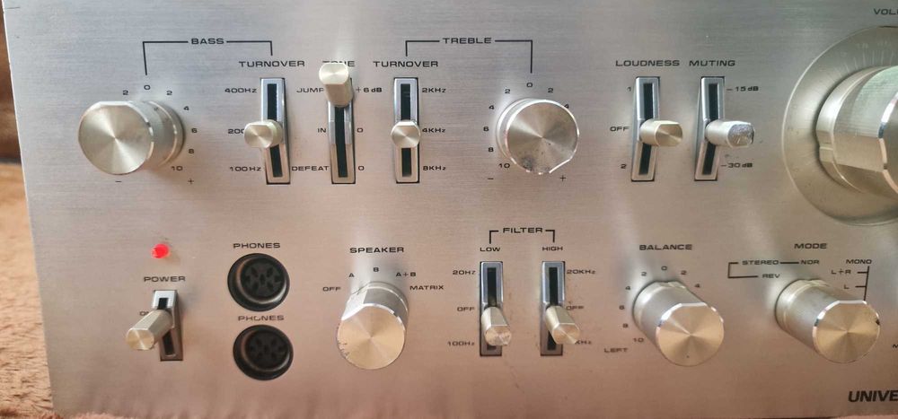 Universum Dynamic System 2500 HiFi (V3297) putere 2X75W pe 8 Ohm