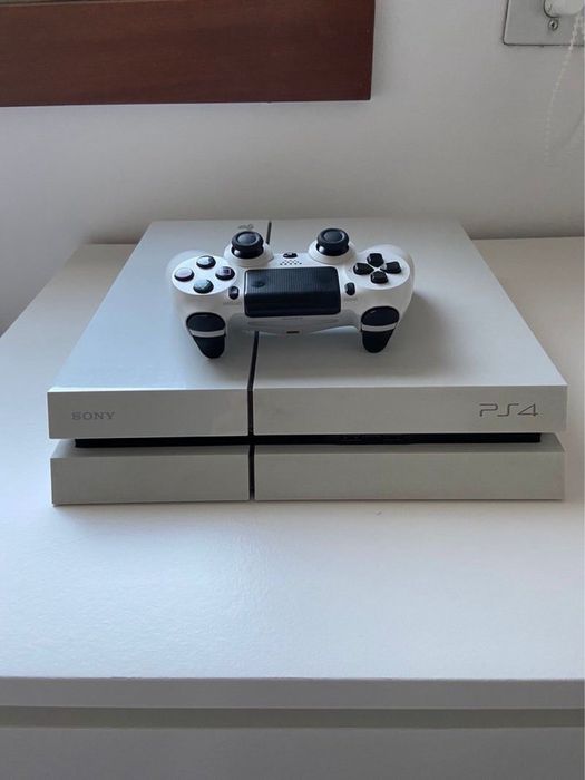 Продам Sony PlayStation 4 срочно  1 ТБ памяти