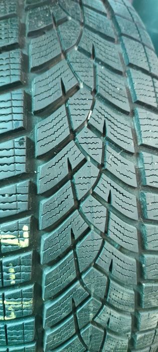 Зимни гуми 215 65 17 Goodyear 4бр, Continental 6бр