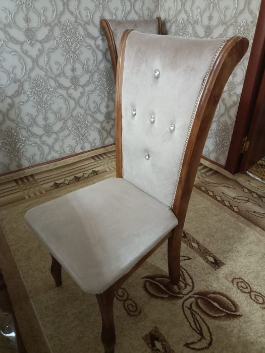 Продаётся стол со стульями в отличном состоянии