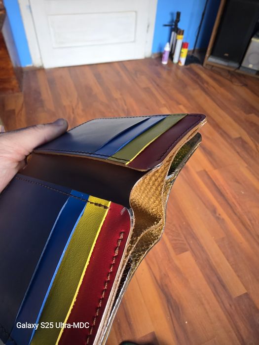 Vând două portofele handmade din piele naturala de vițel cu amprenta d