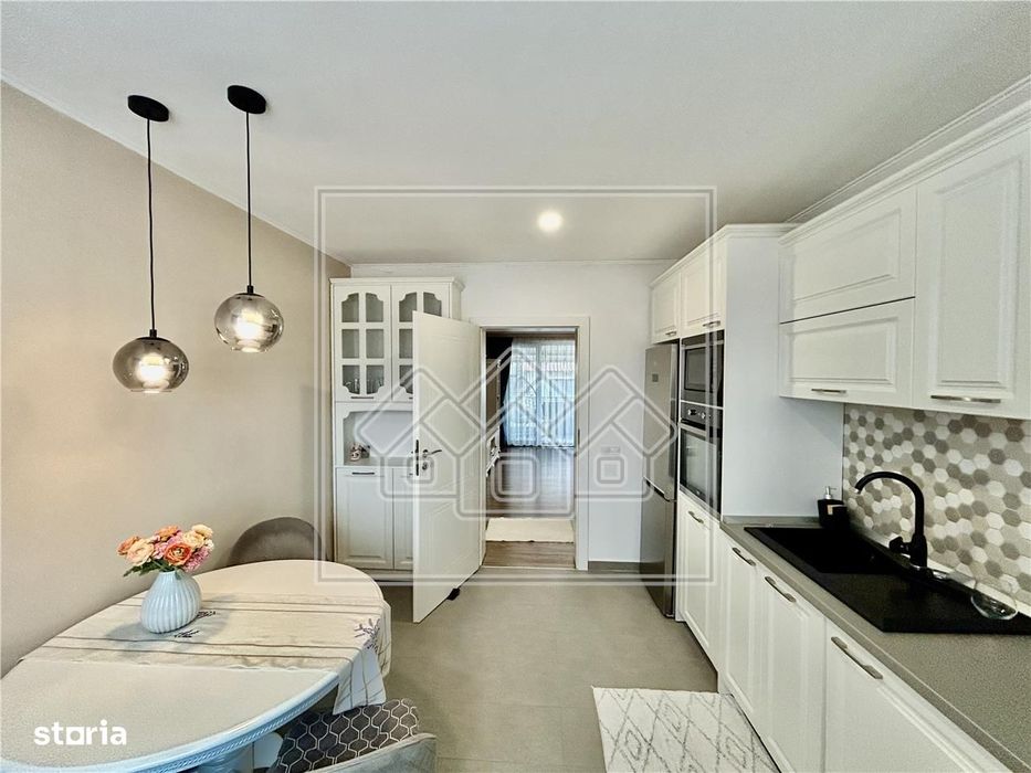 Apartament 3 camere, 77 mpu, terasa 20 mp, 2 locuri parcare, zona buna