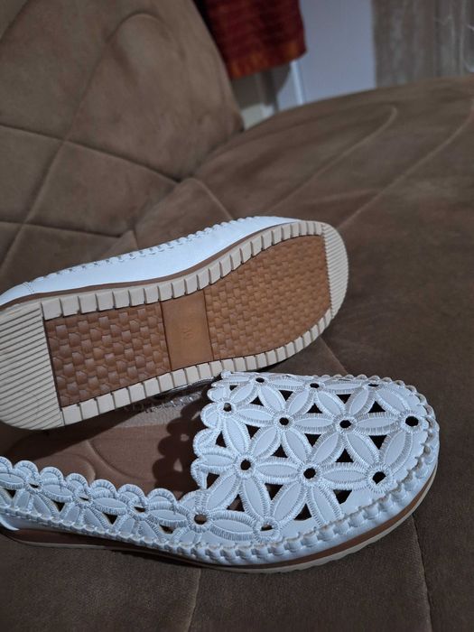 Чудесни дамски леки обувки номер 39