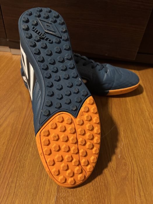 Adidasi fotbal teren sintetic