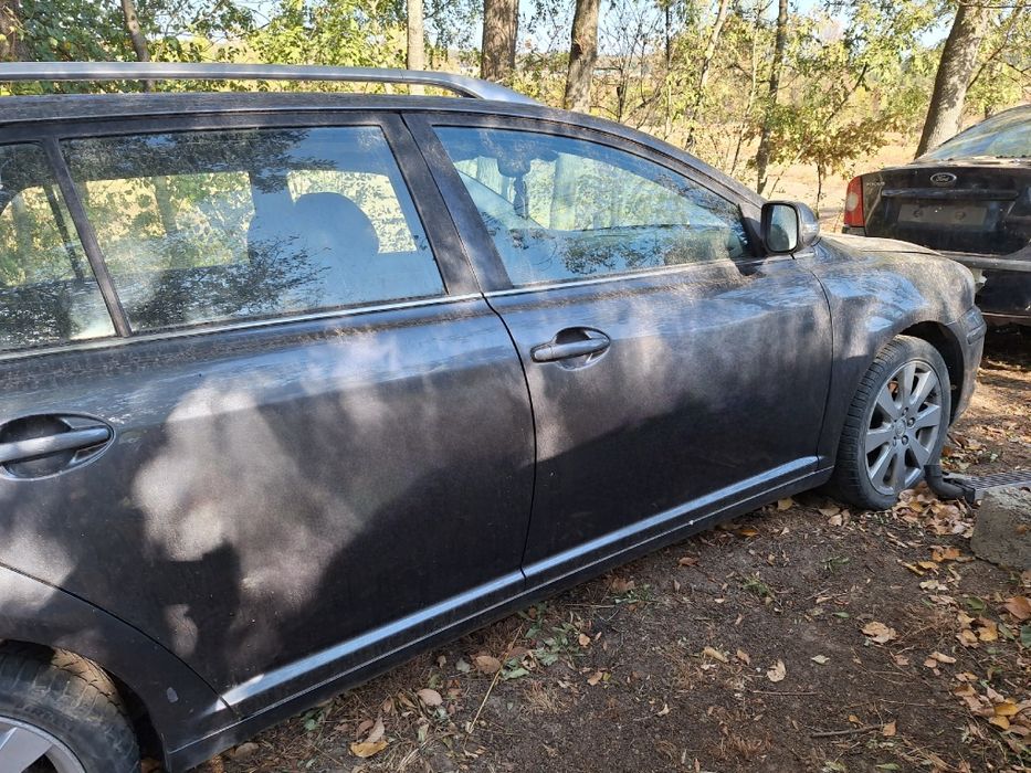 Dezmembrari Toyota Avensis 2.2 diesel an 2007