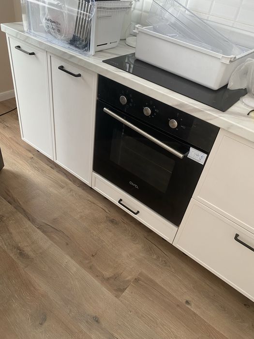 Продаю духовку встроенную