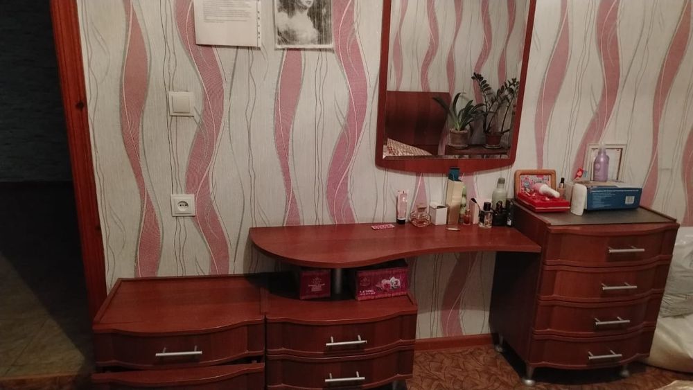 Мягкая мебель и шкафы