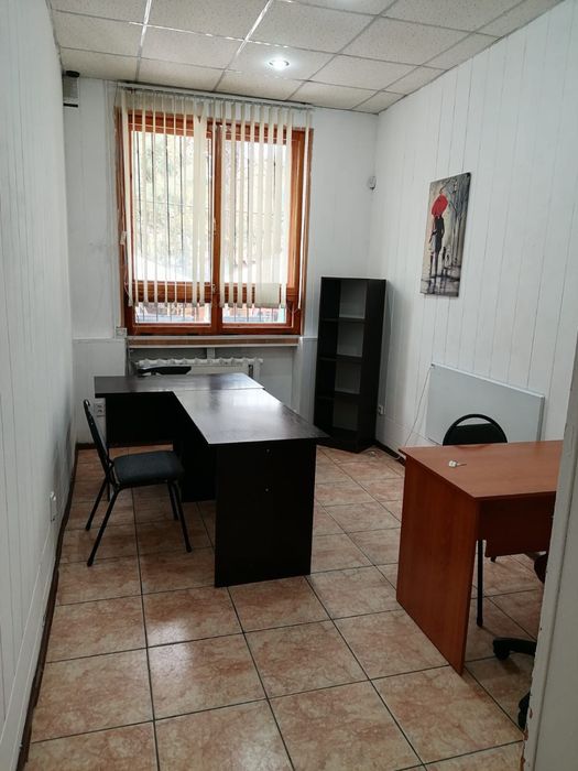 Офис   16 кв    1 этаж.