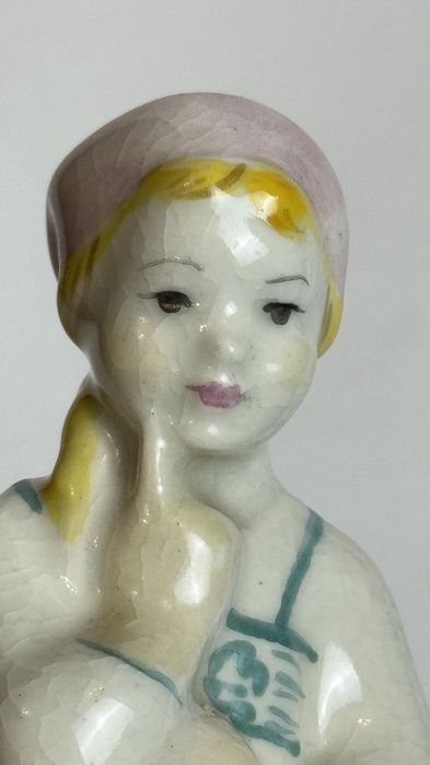 Фарфоровая статуэтка