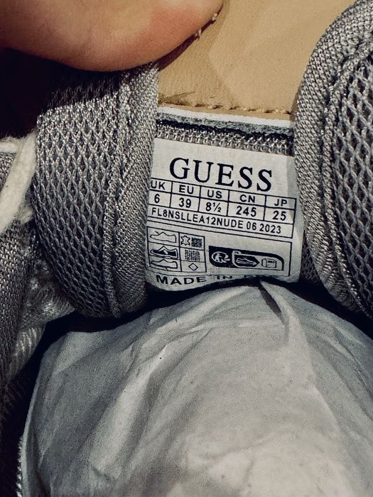 Дамски спортни обувки Guess – размер 39