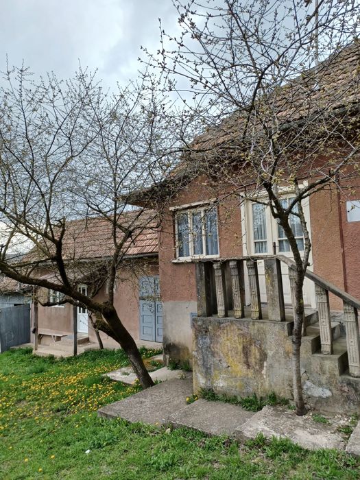 Casă de vânzare în Almașu