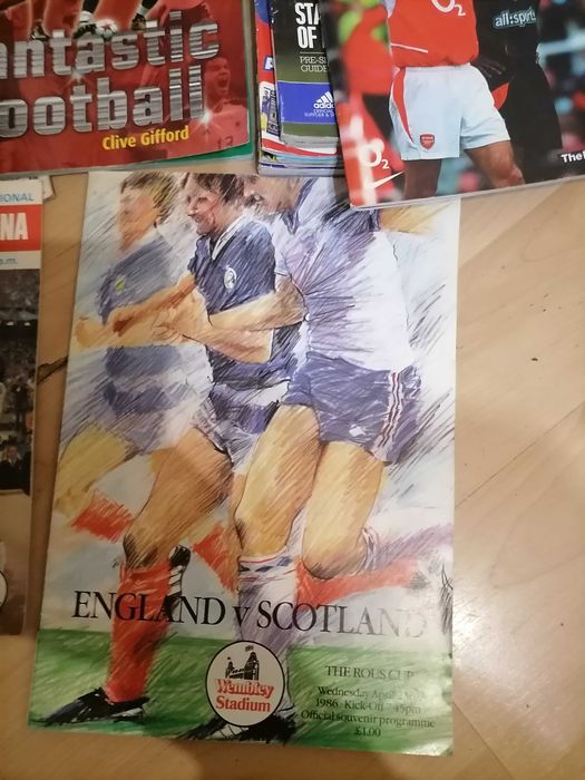 Футболни списания от Англия Челси Арсенал Англия най вече за Челси.