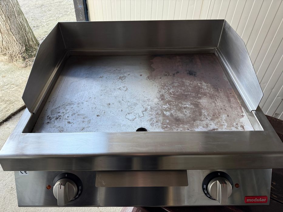 Vand plita electrica noua