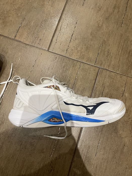 Волейболни маратонки