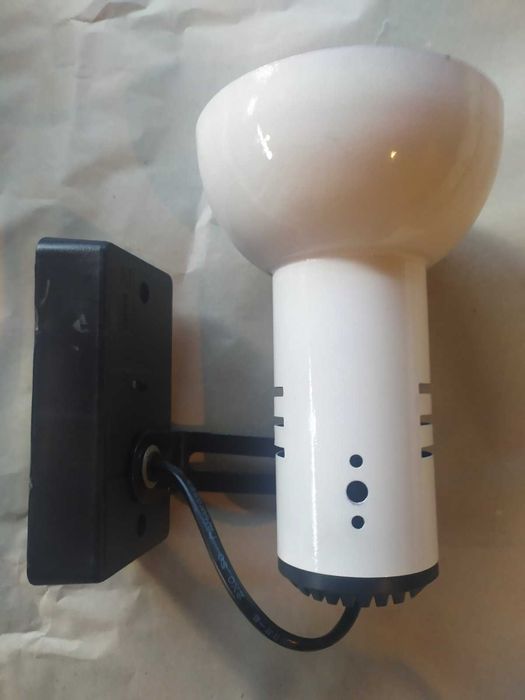 Стенна лампа за обзавеждане на стая