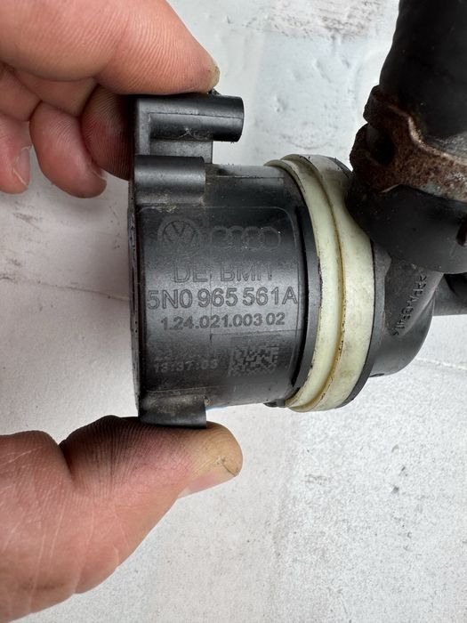 Pompa recirculare apa originala volkswagen,2.0 euro5,cod motor cffb b7