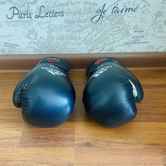 Продам шлем / перчатки 2 шт для бокса