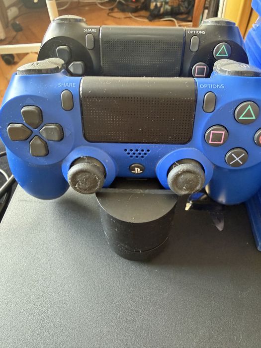 Play station 4 pro  1 TB