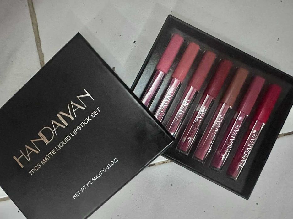 лотове от качествена козметика на символични цени