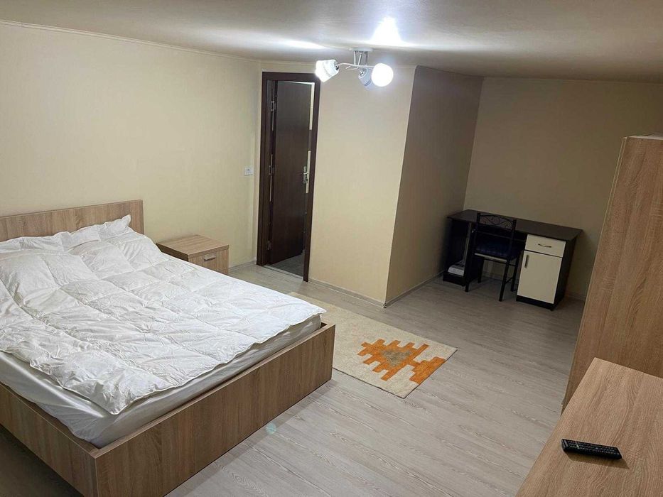Inchiriez apartament cu 3 camere