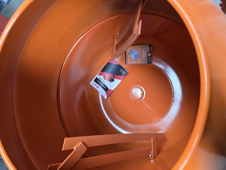 Бетонмешалка. Миксер. Мешалка. Бетон смеситель.