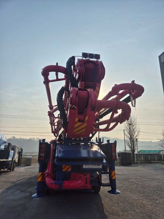 Автобетононасос KCP 60 метров на шасси HOWO SITRAK 10х4