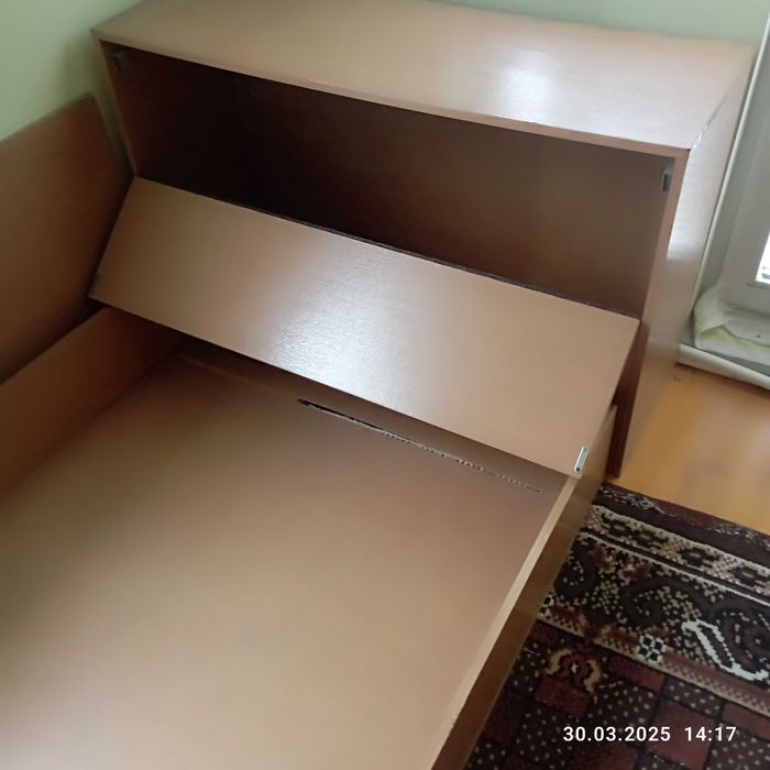 Продавам Приста с матрак и ракла