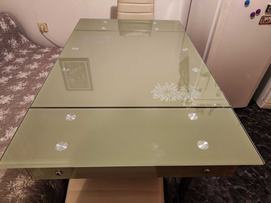 Трапезна разтегателна  маса и столове