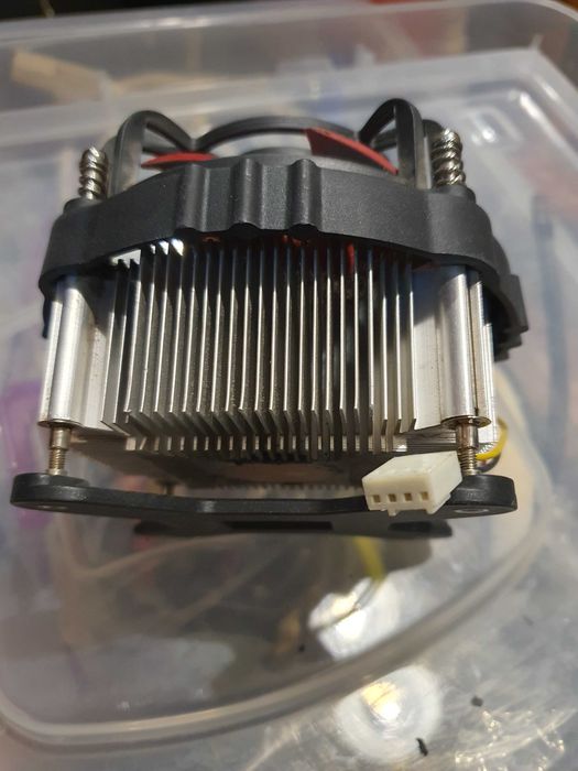 процессорный кулер горизонтального типа (top-flow)